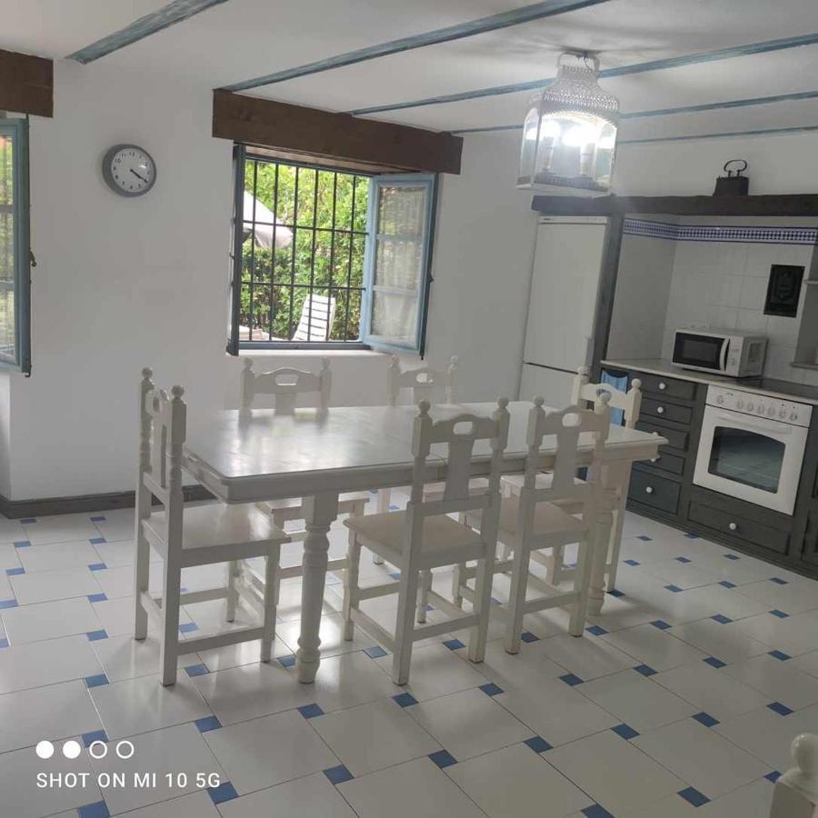 Casa Rural El Amparuco Treceño Esterno foto